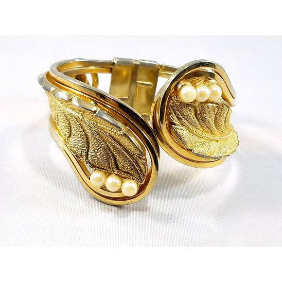 Tortolani Gold Plated Hinged Cuff Bracelet Leaf Design Faux Pearls 1960s Vintage - Picture 7 of 10